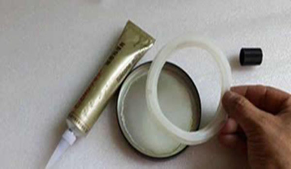 塑料與金屬之間粘接，該如何選擇合適的膠水？思美達(dá)膠粘